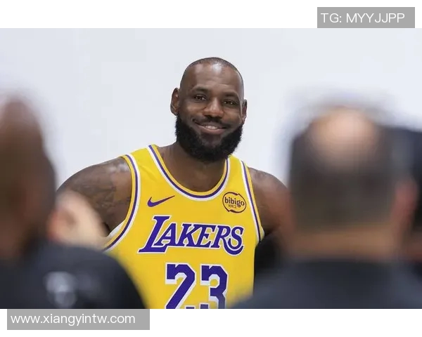 詹姆斯：篮球迷都会欣赏总决赛两队的打法和球风 再次恭喜雷霆